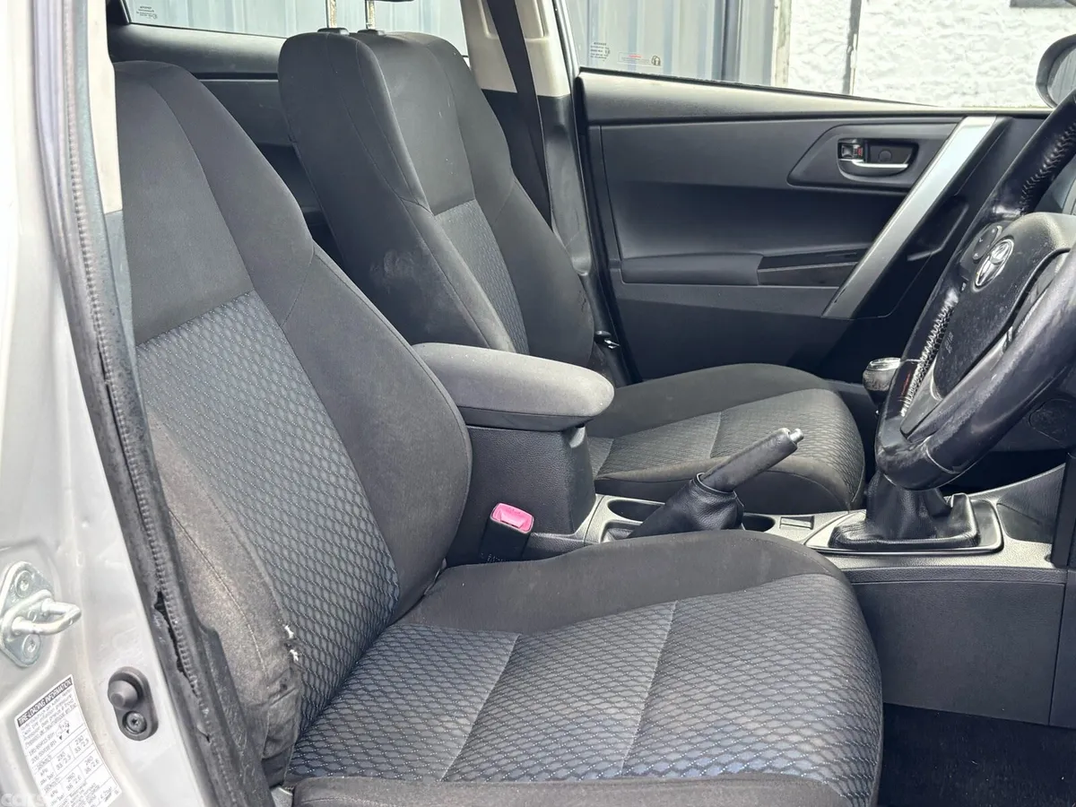 Toyota Auris Estate/Jeep, Diesel, 2015, Silver