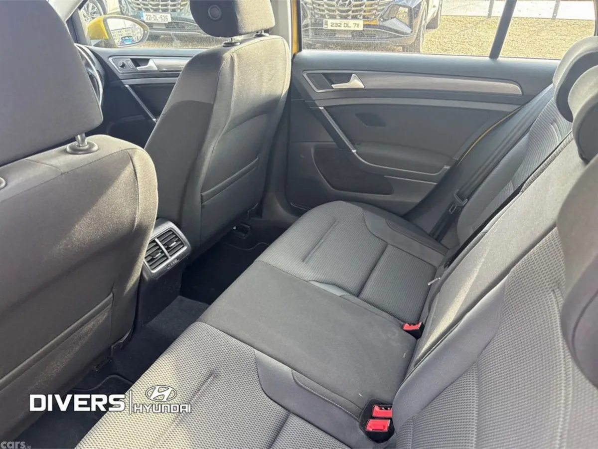 Volkswagen Golf Estate, Diesel, 2018, Yellow