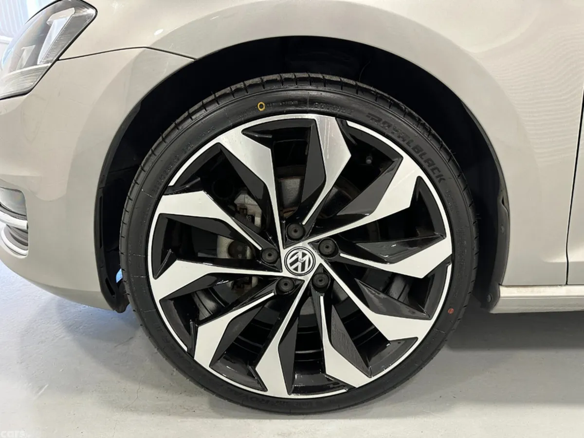 Volkswagen Golf Hatchback, Petrol, 2017, Silver
