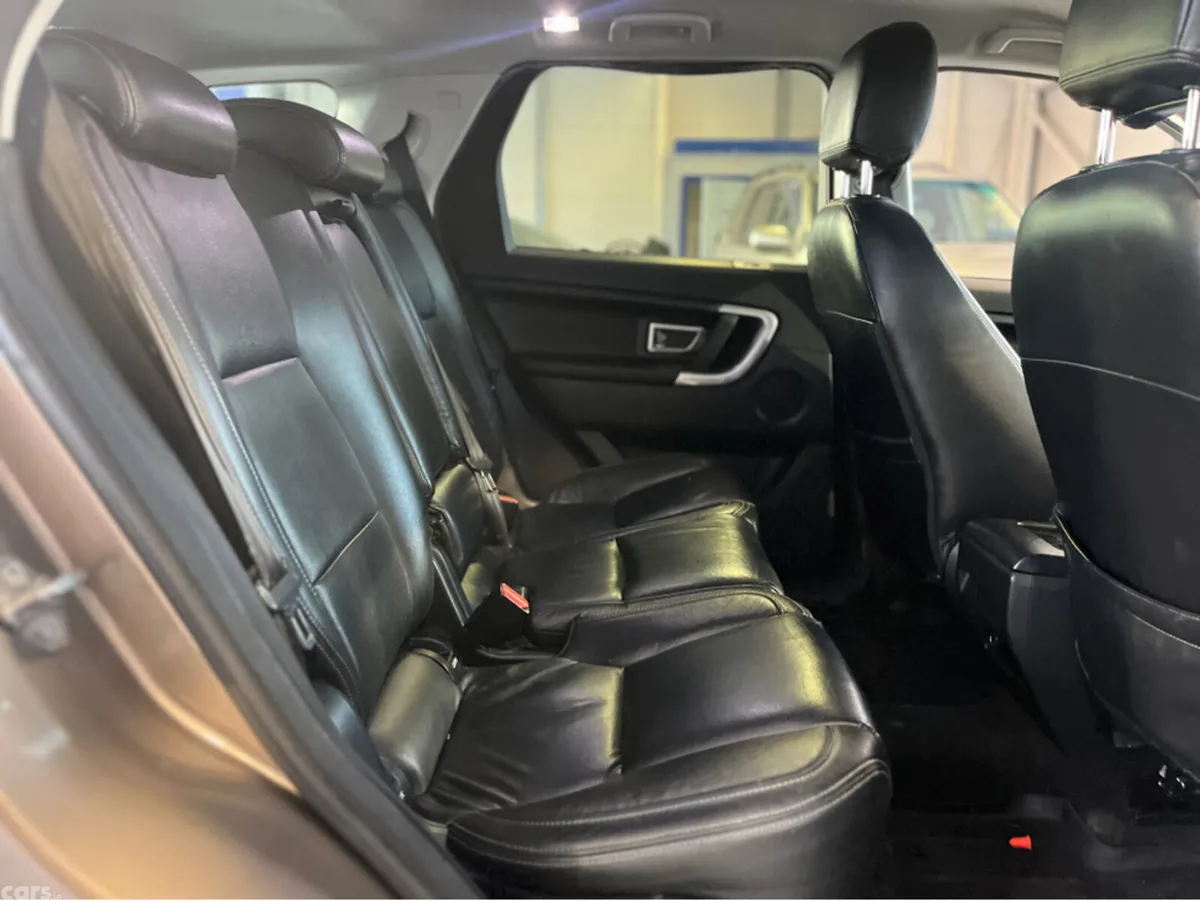 Land Rover Discovery Estate, Diesel, 2015, Gold
