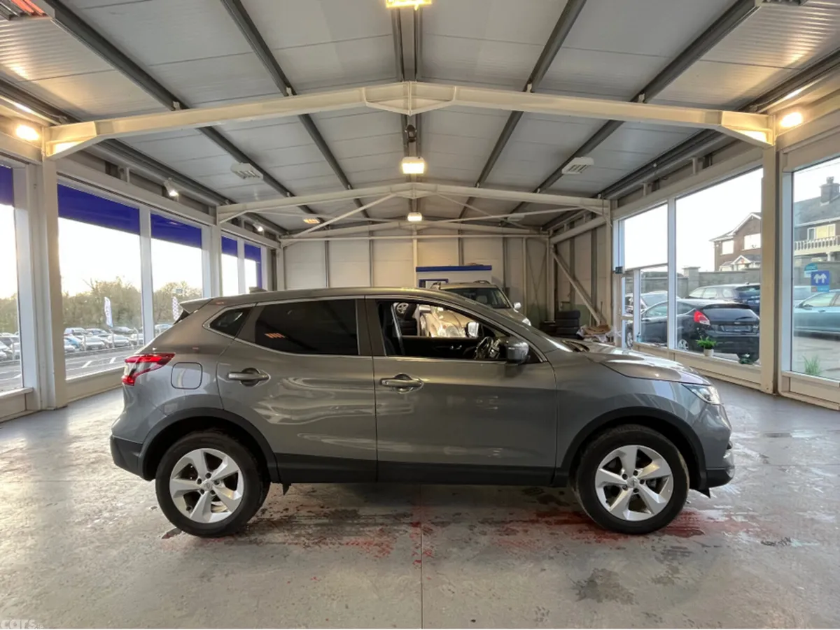 Nissan Qashqai MPV, Diesel, 2017, Grey