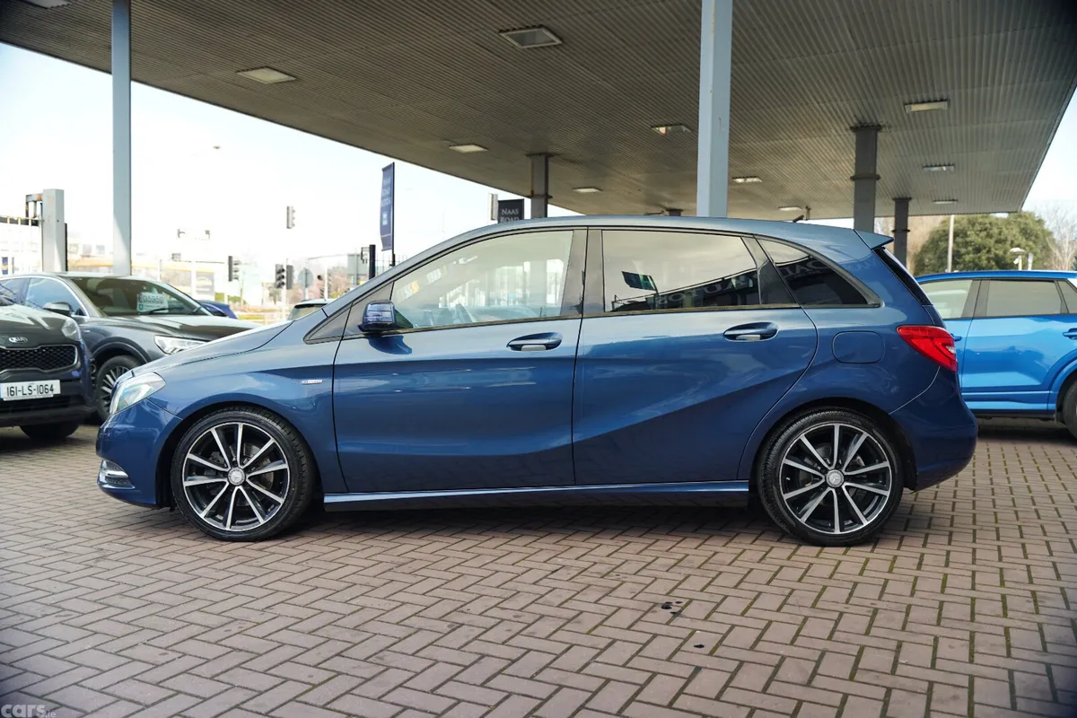 Mercedes-Benz B-Class MPV, Petrol, 2012, Blue