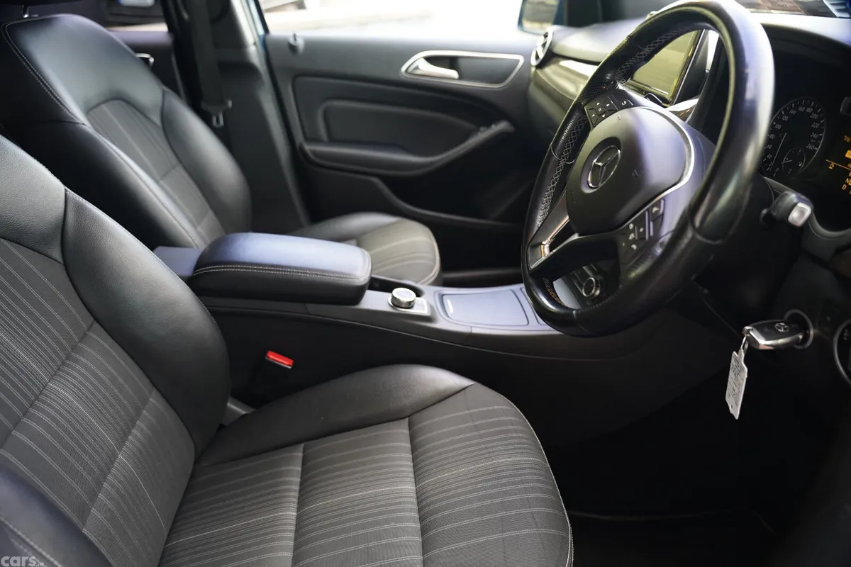 Mercedes-Benz B-Class MPV, Petrol, 2012, Blue
