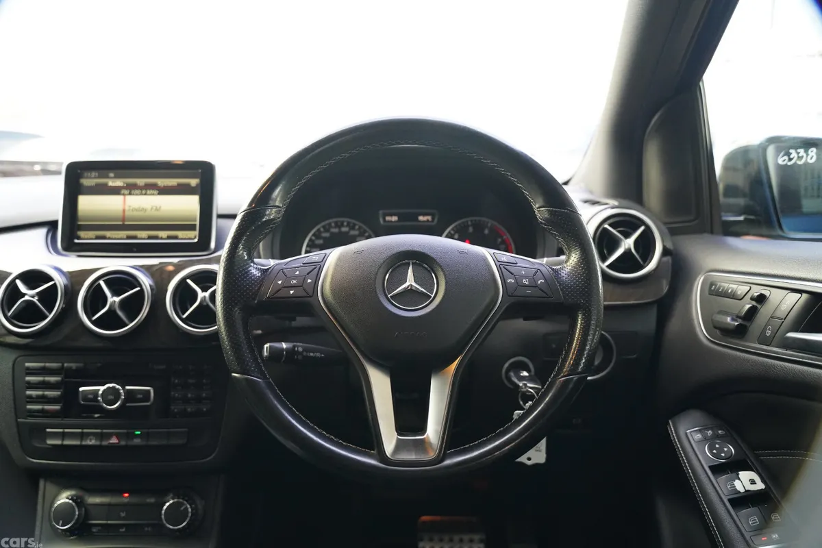Mercedes-Benz B-Class MPV, Petrol, 2012, Blue