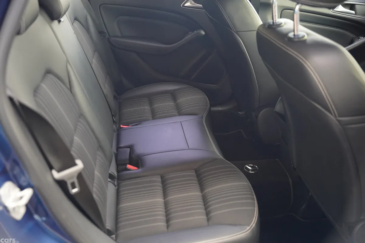 Mercedes-Benz B-Class MPV, Petrol, 2012, Blue