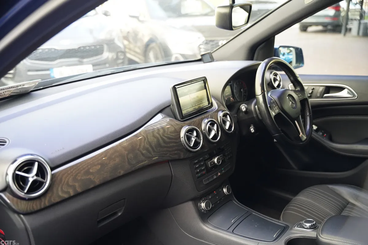 Mercedes-Benz B-Class MPV, Petrol, 2012, Blue