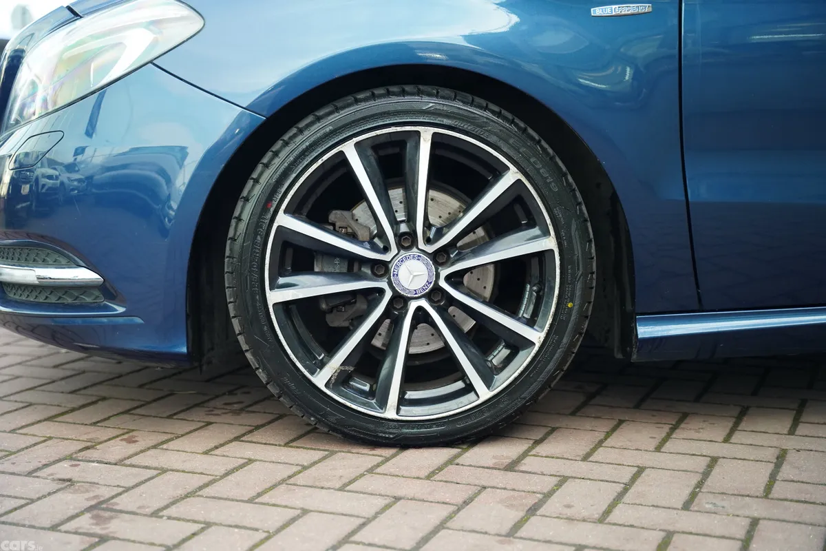 Mercedes-Benz B-Class MPV, Petrol, 2012, Blue
