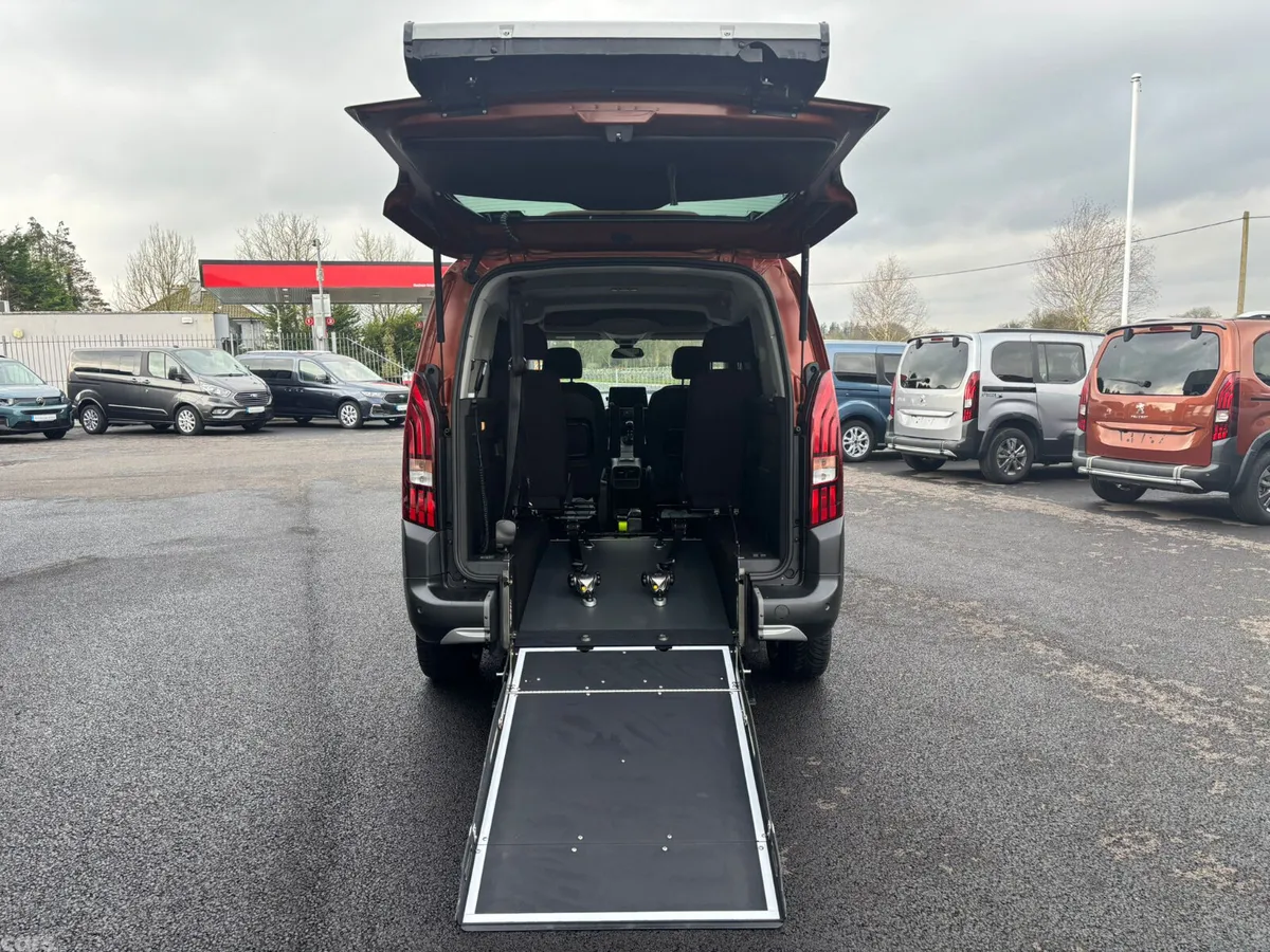 Peugeot Rifter MPV, Diesel, 2021, Brown
