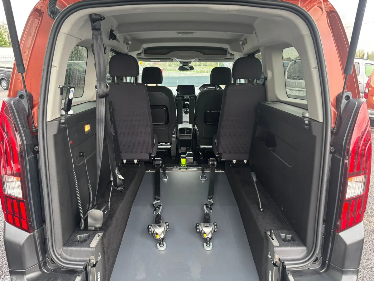 Peugeot Rifter MPV, Diesel, 2021, Brown