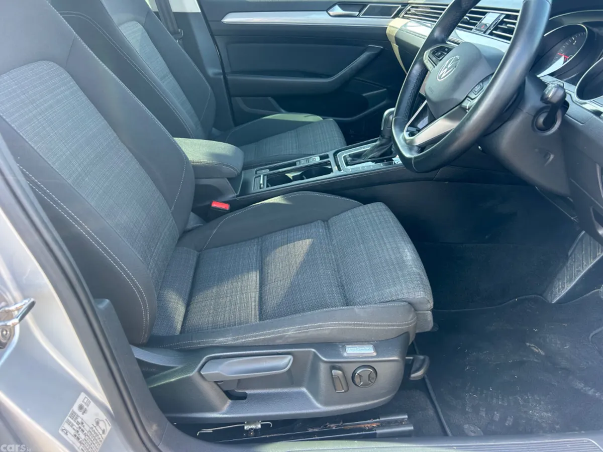 Volkswagen Passat Saloon, Diesel, 2022, Grey