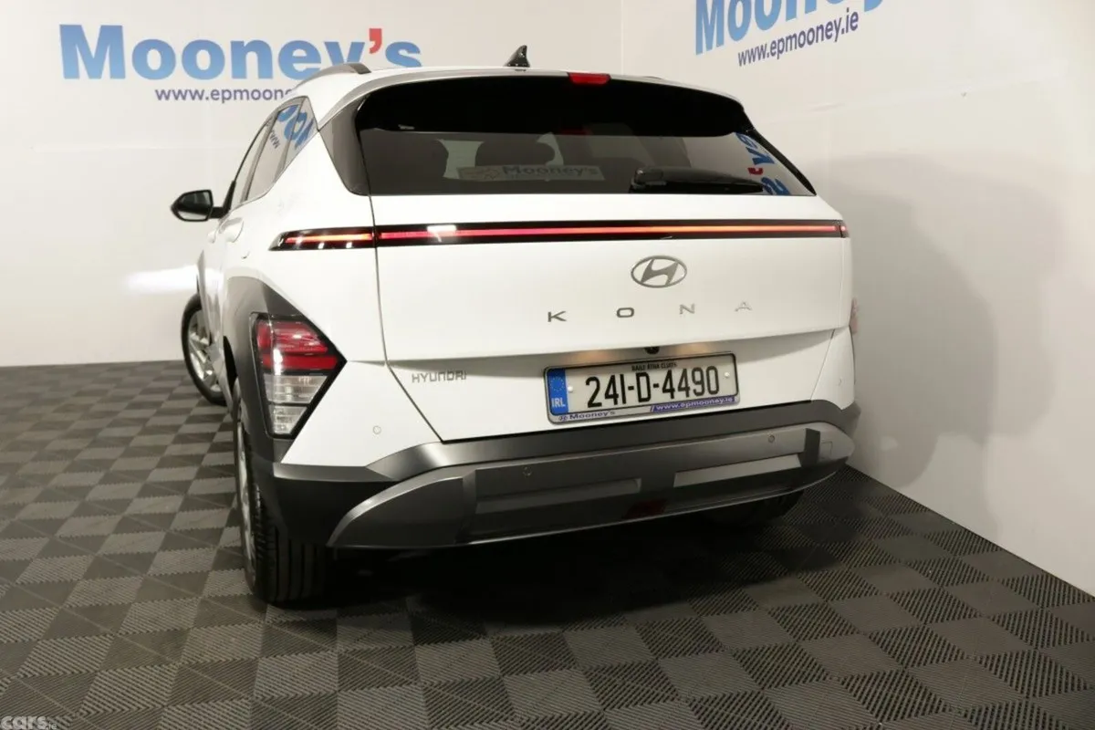 Hyundai KONA SUV, Petrol, 2024, White