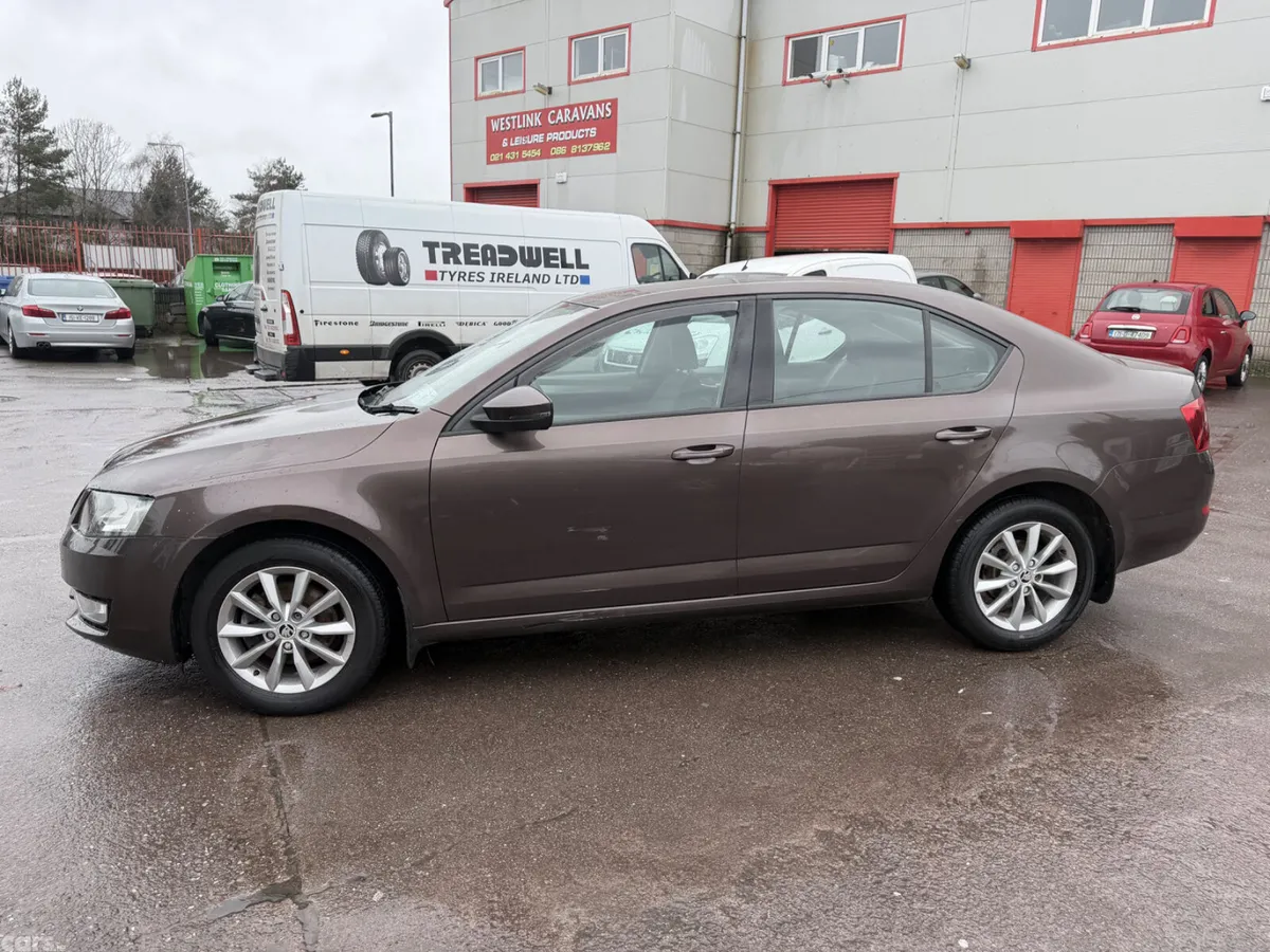 Skoda Octavia Saloon, Petrol, 2017, Brown