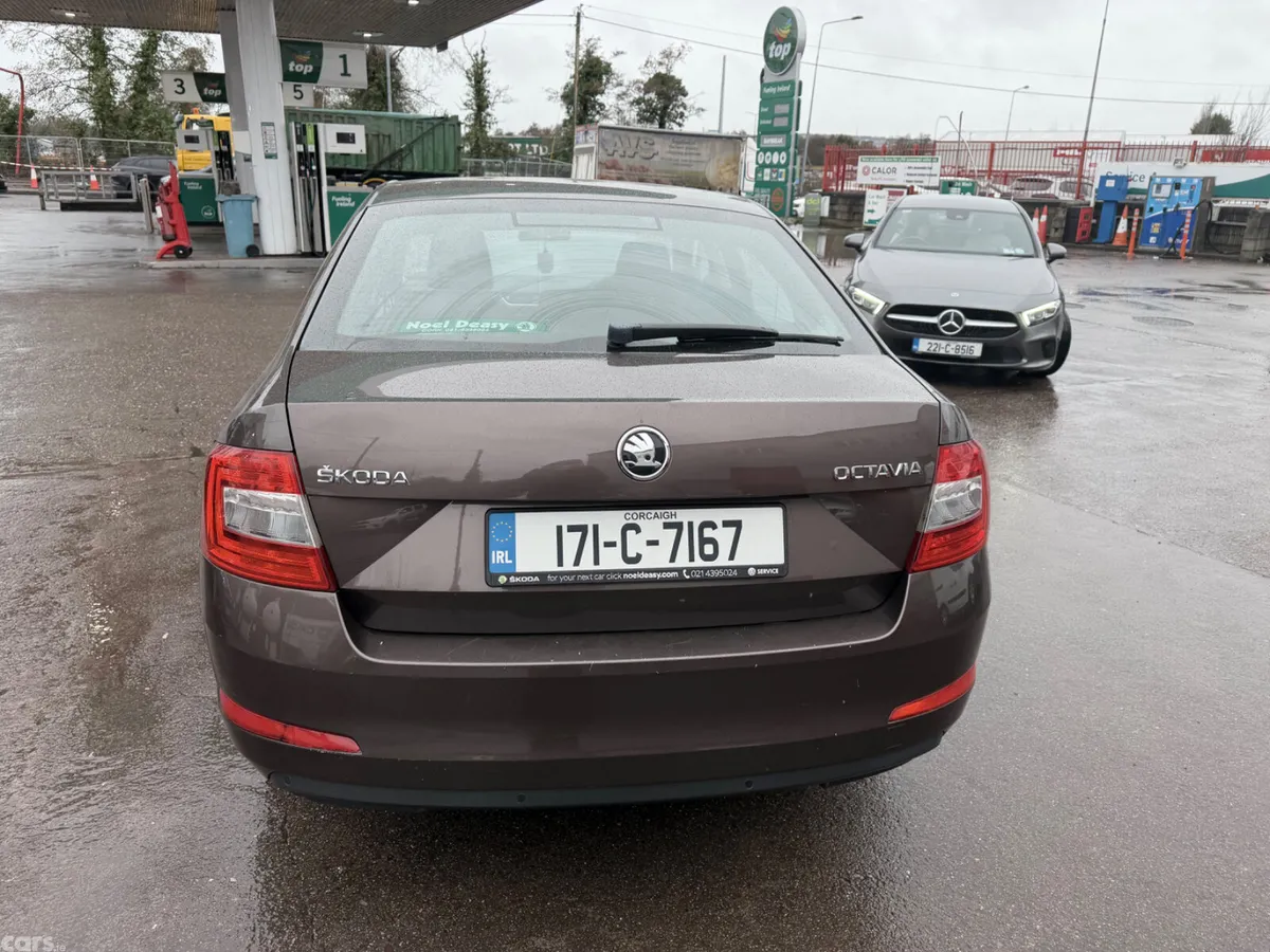 Skoda Octavia Saloon, Petrol, 2017, Brown