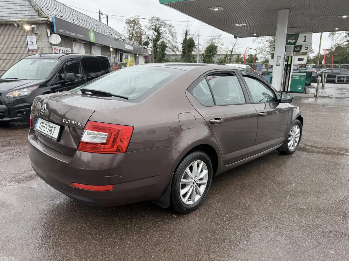 Skoda Octavia Saloon, Petrol, 2017, Brown