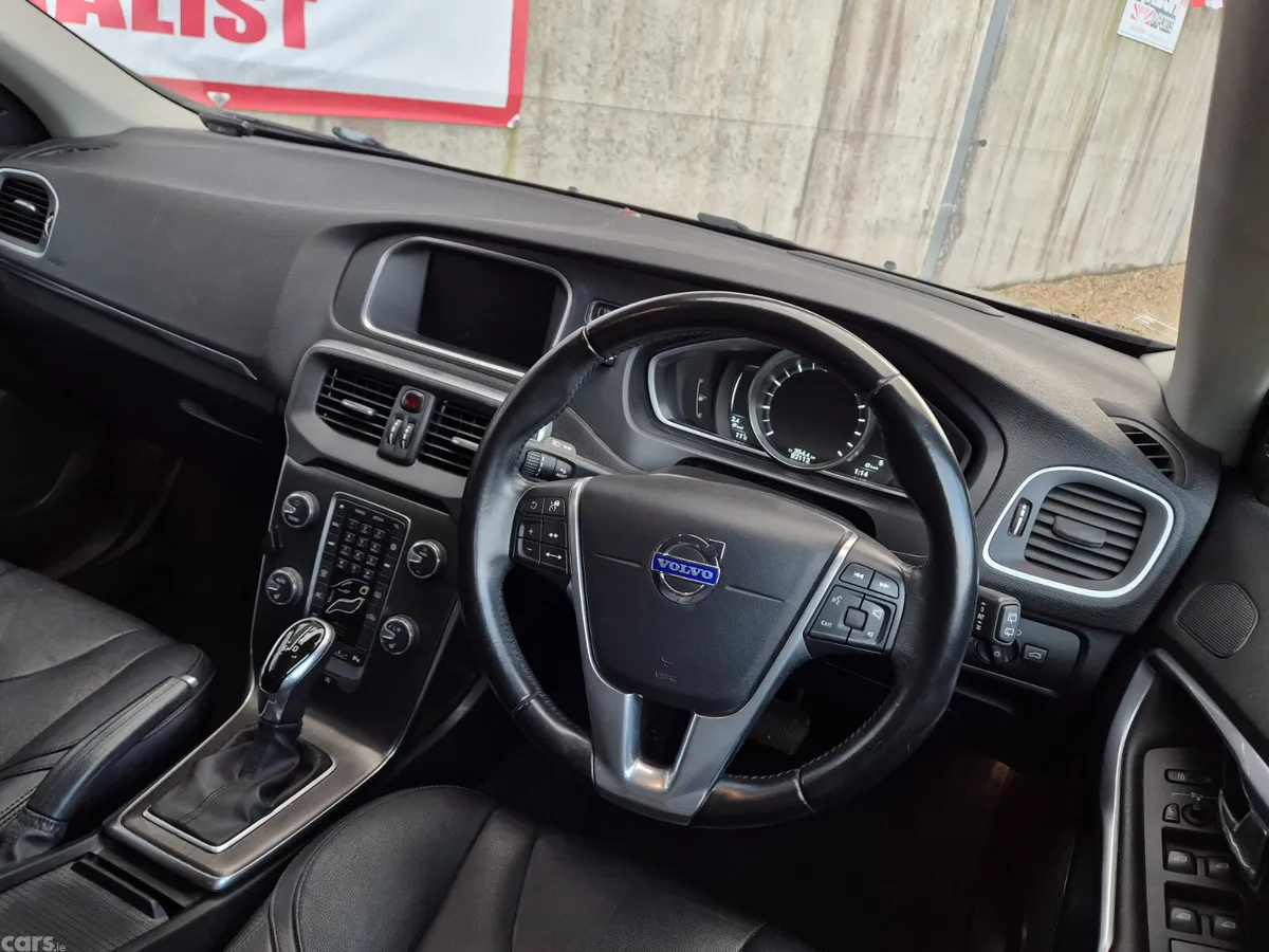 Volvo V40 Hatchback, Petrol, 2015, Blue