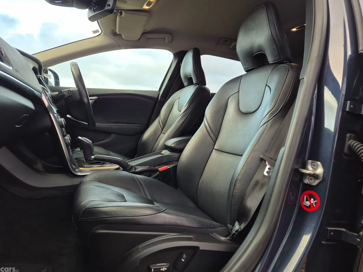 Volvo V40 Hatchback, Petrol, 2015, Blue