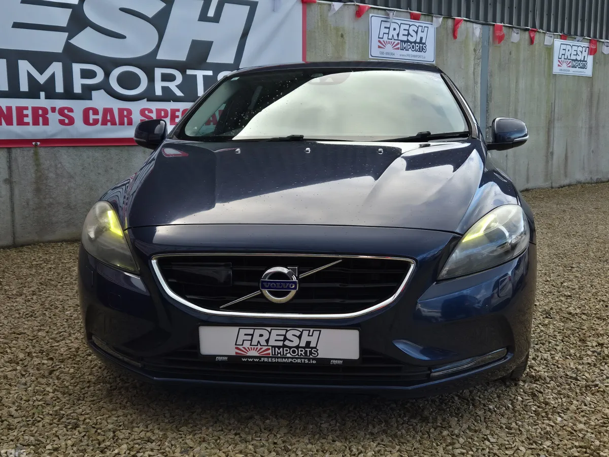 Volvo V40 Hatchback, Petrol, 2015, Blue