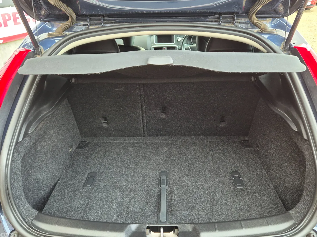 Volvo V40 Hatchback, Petrol, 2015, Blue