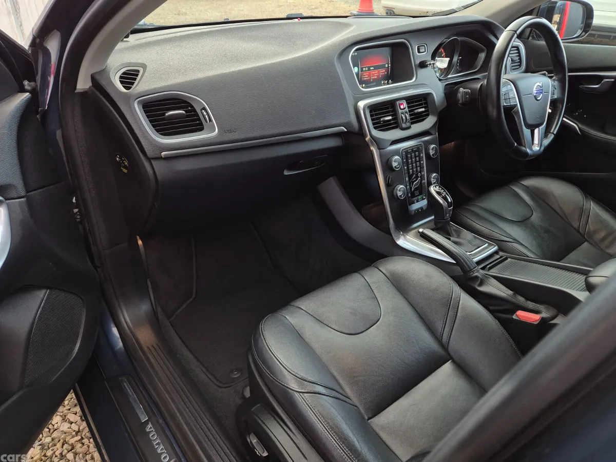 Volvo V40 Hatchback, Petrol, 2015, Blue