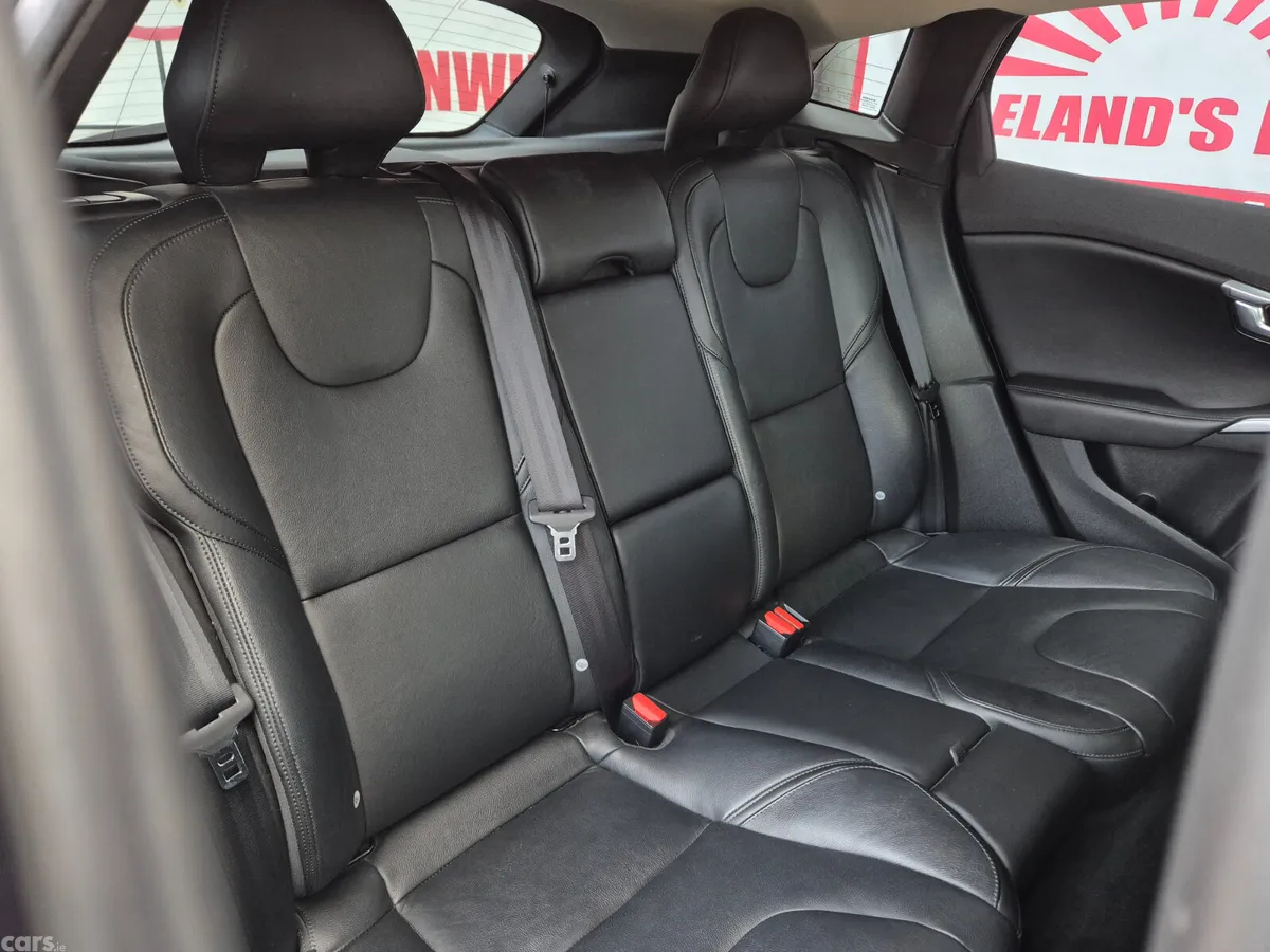 Volvo V40 Hatchback, Petrol, 2015, Blue