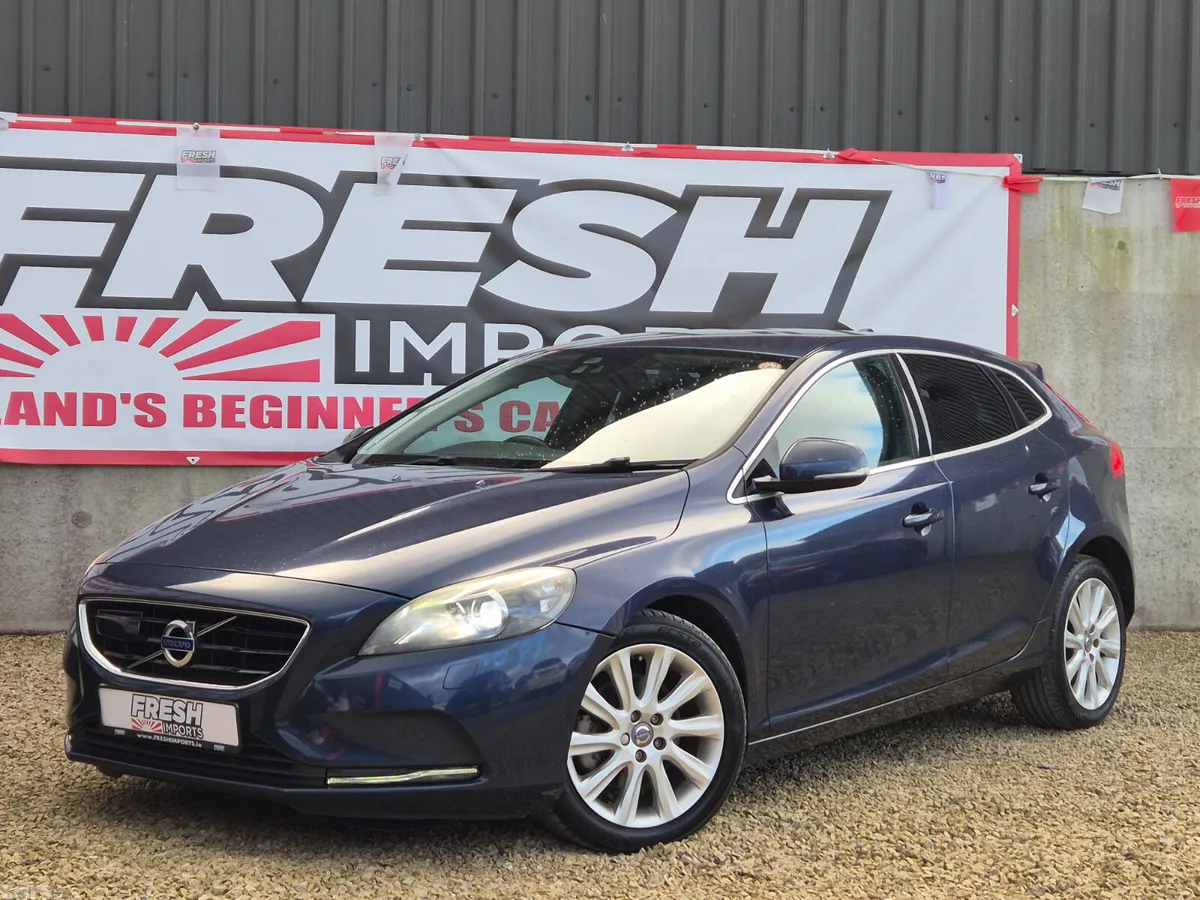 Volvo V40 Hatchback, Petrol, 2015, Blue