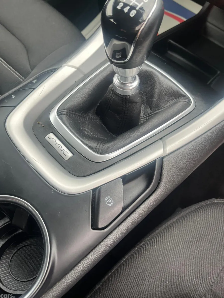 Ford Mondeo Hatchback, Diesel, 2019, Red