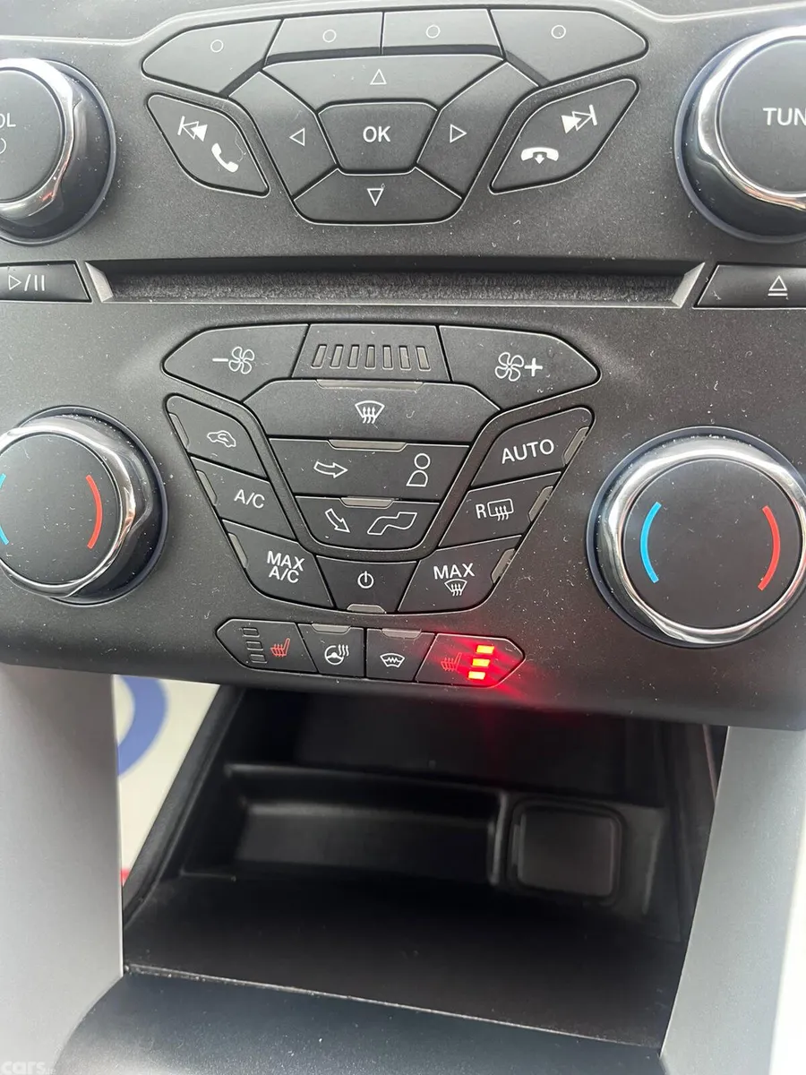 Ford Mondeo Hatchback, Diesel, 2019, Red