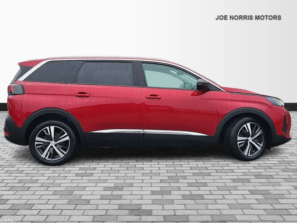 Peugeot 5008 MPV, Diesel, 2022, Red