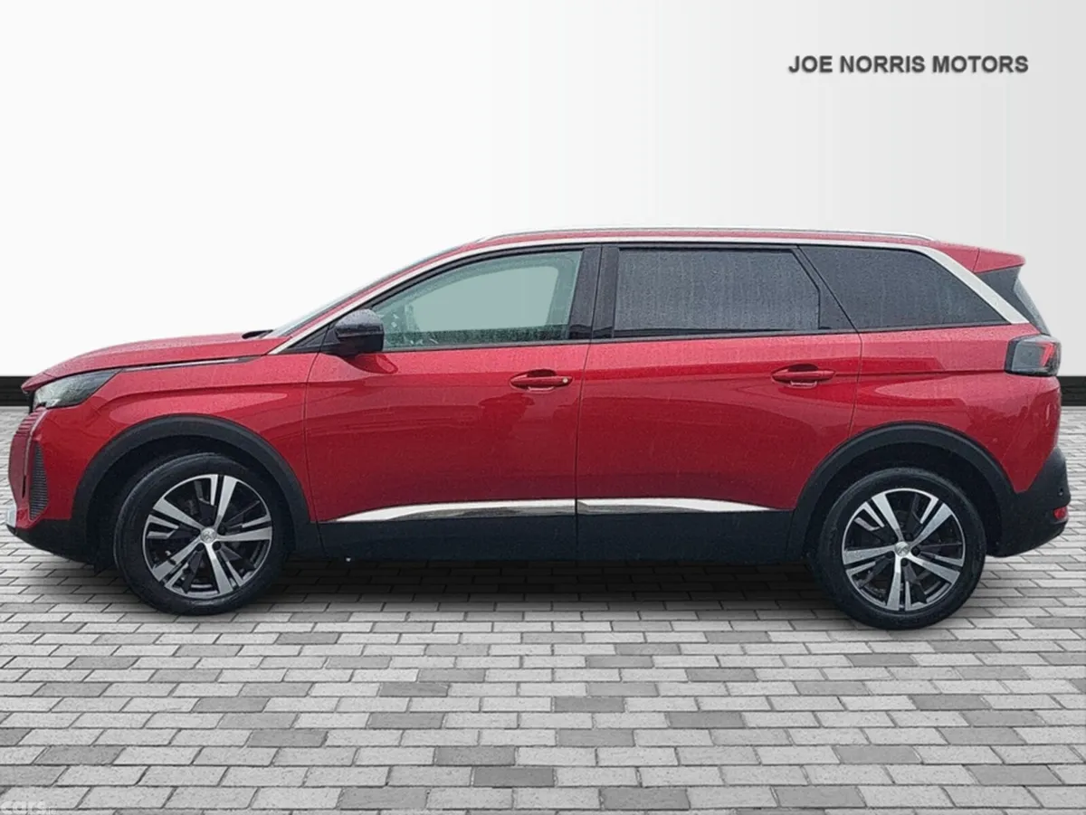 Peugeot 5008 MPV, Diesel, 2022, Red