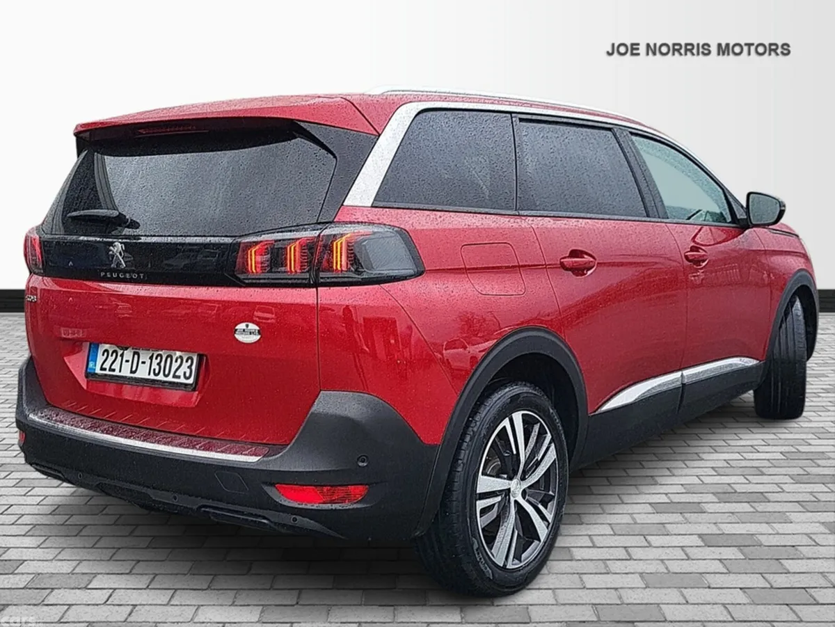 Peugeot 5008 MPV, Diesel, 2022, Red