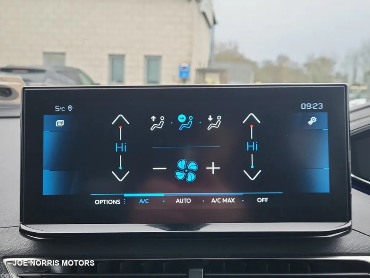 Peugeot 5008 MPV, Diesel, 2022, Red