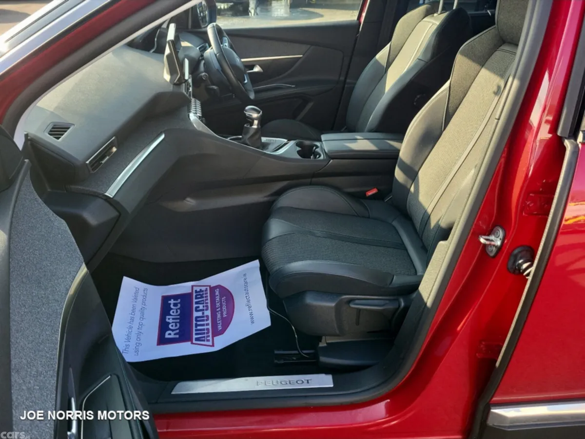 Peugeot 5008 SUV, Petrol, 2023, Red