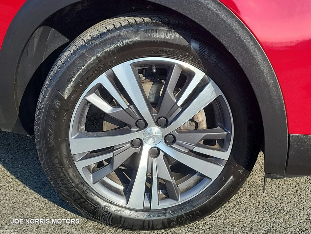 Peugeot 5008 SUV, Petrol, 2023, Red