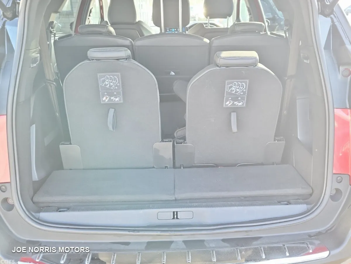 Peugeot 5008 SUV, Petrol, 2023, Red
