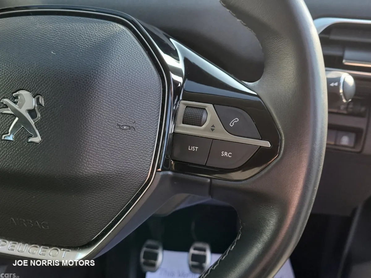 Peugeot 5008 SUV, Petrol, 2023, Red