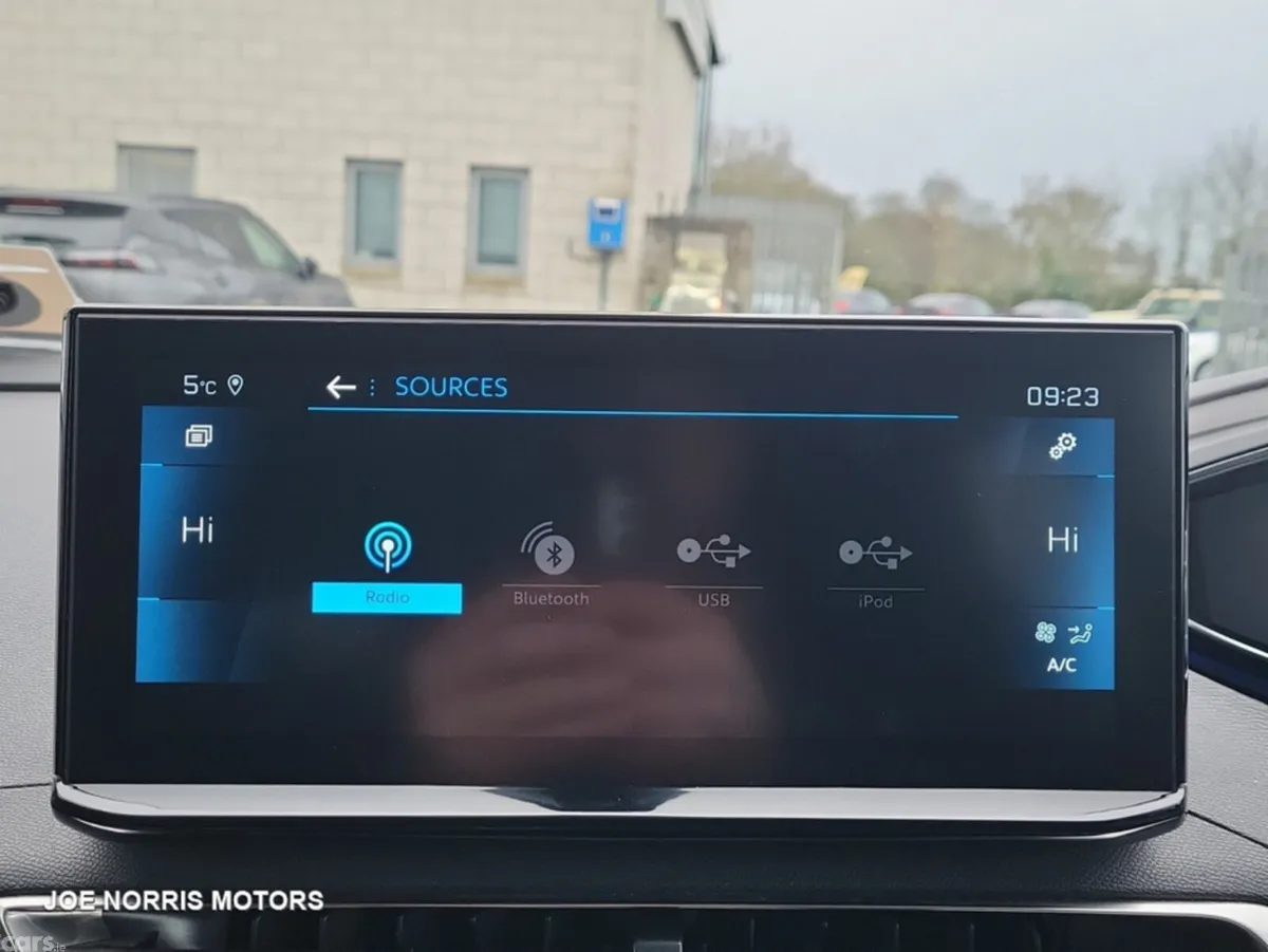 Peugeot 5008 MPV, Diesel, 2022, Red