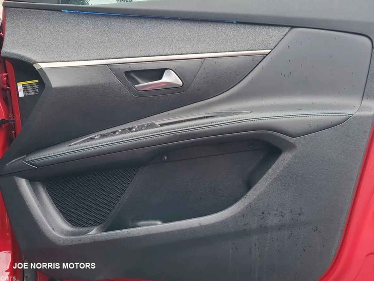 Peugeot 5008 MPV, Diesel, 2022, Red