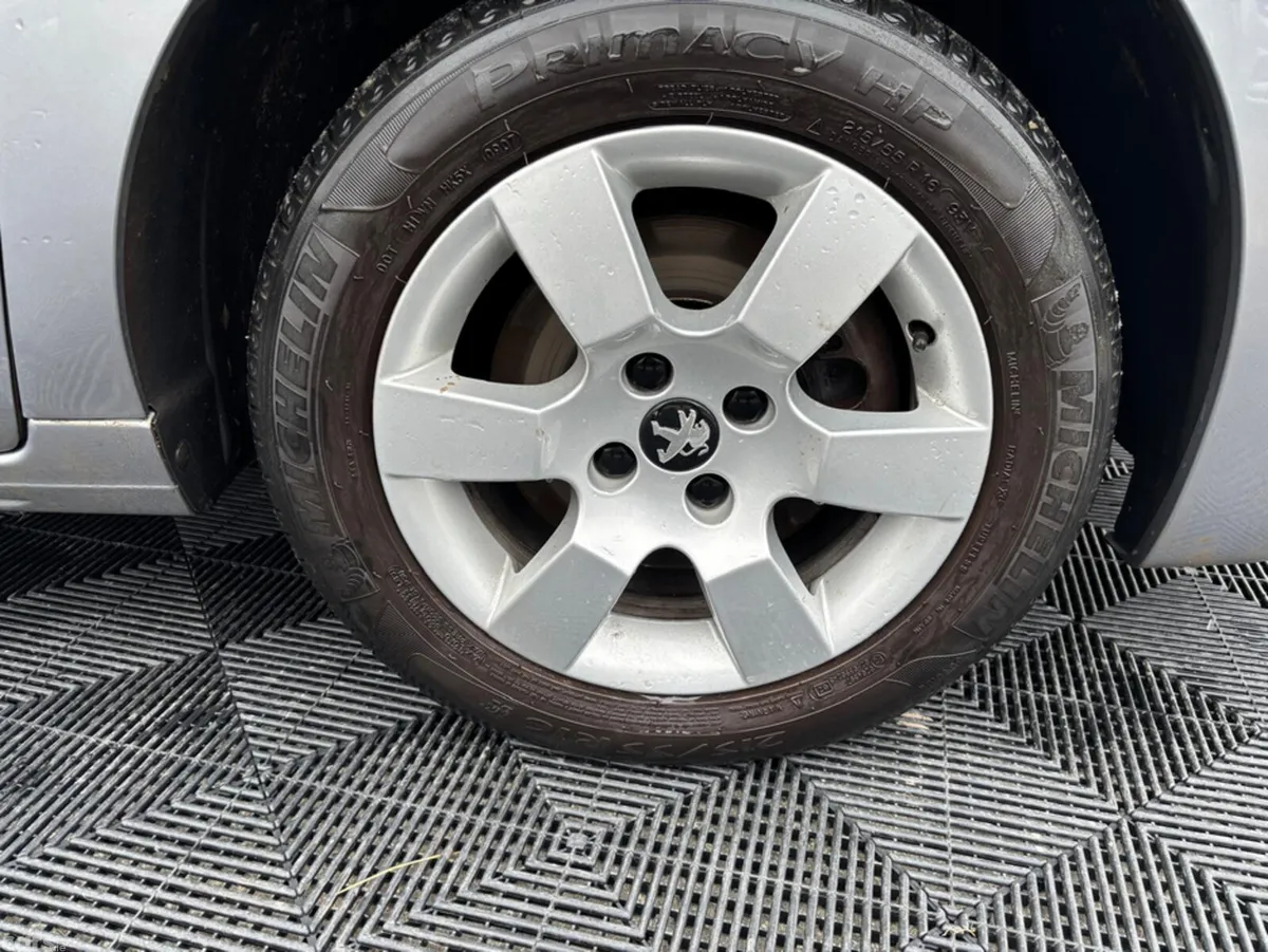 Peugeot 5008 MPV, Petrol, 2014, Grey