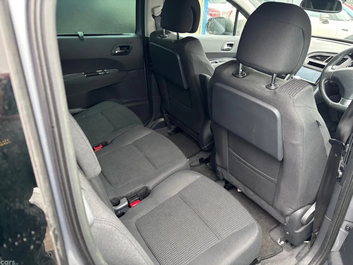 Peugeot 5008 MPV, Petrol, 2014, Grey