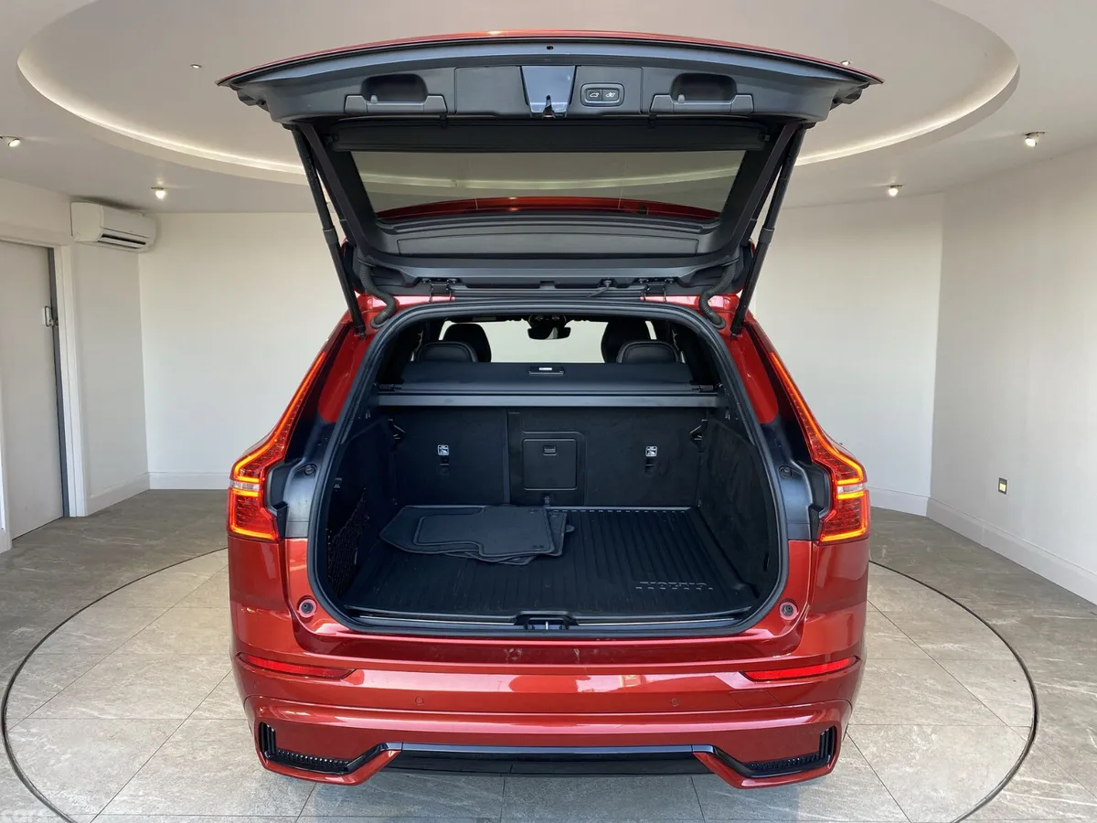 Volvo XC60 SUV, Diesel Hybrid, 2023, Red