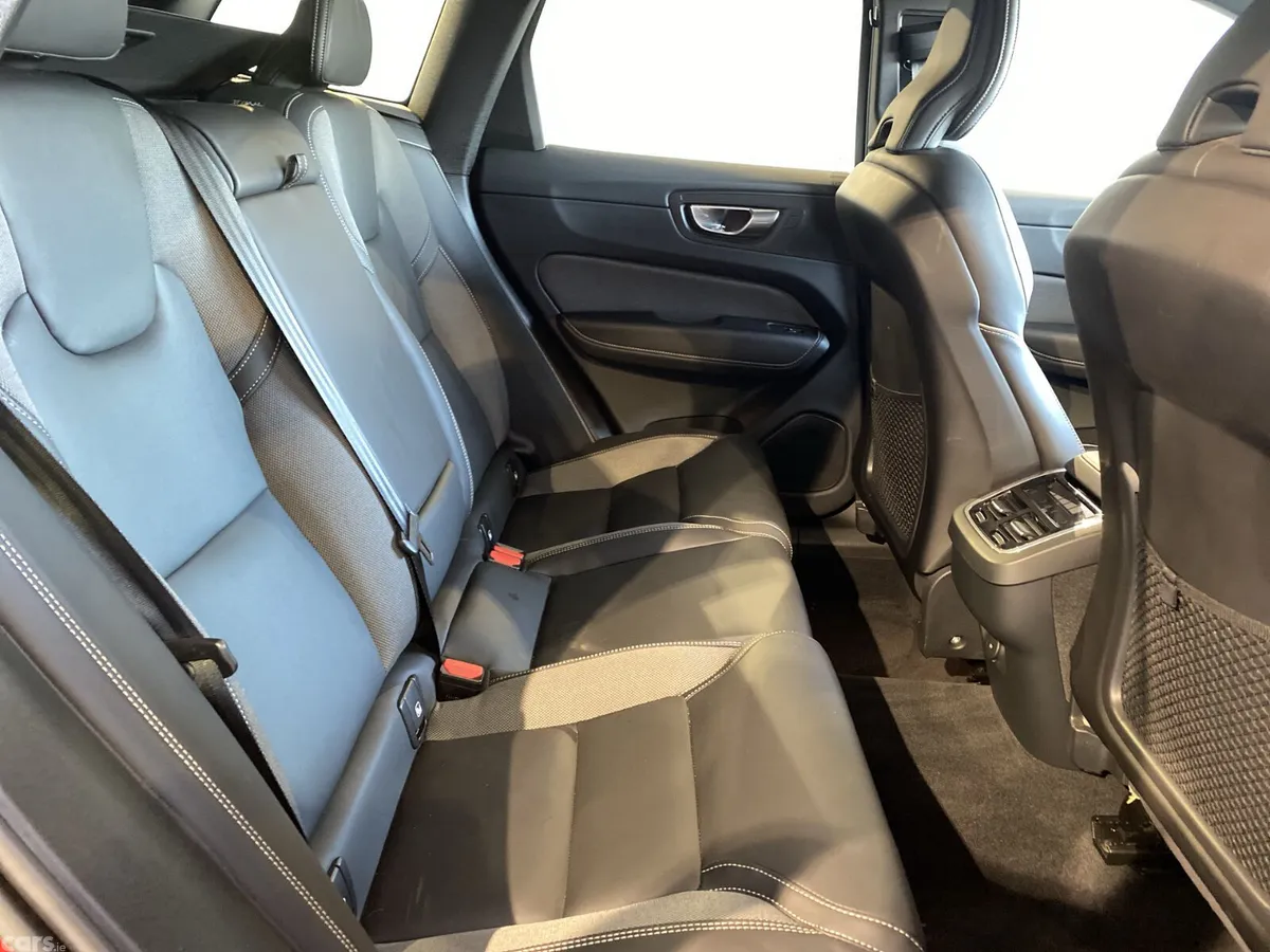 Volvo XC60 SUV, Diesel Hybrid, 2023, Red