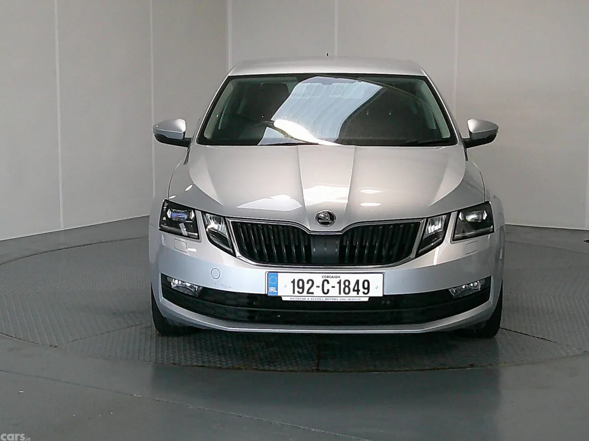 Skoda Octavia Saloon, Diesel, 2019, Grey