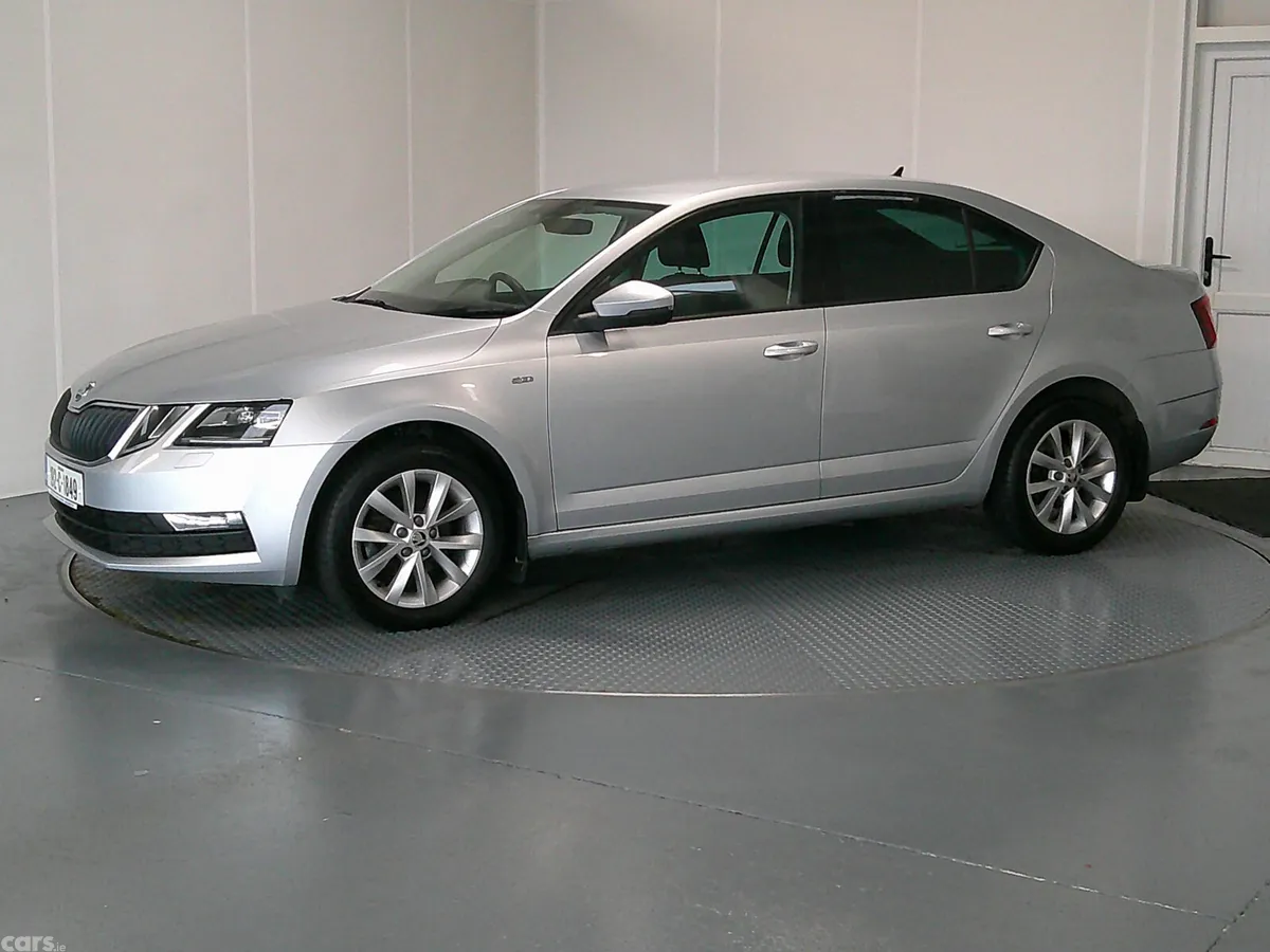 Skoda Octavia Saloon, Diesel, 2019, Grey