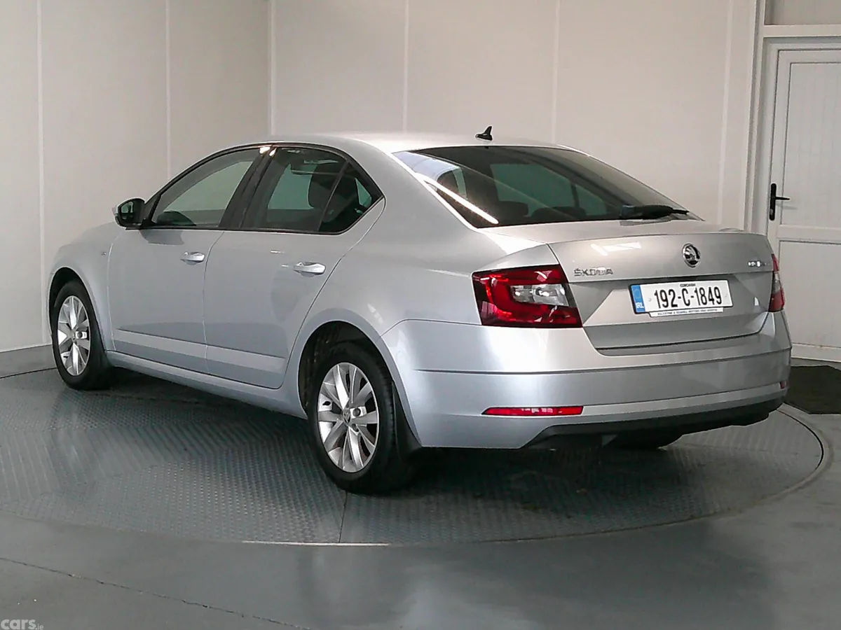 Skoda Octavia Saloon, Diesel, 2019, Grey