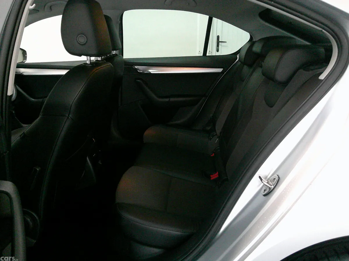 Skoda Octavia Saloon, Diesel, 2019, Grey