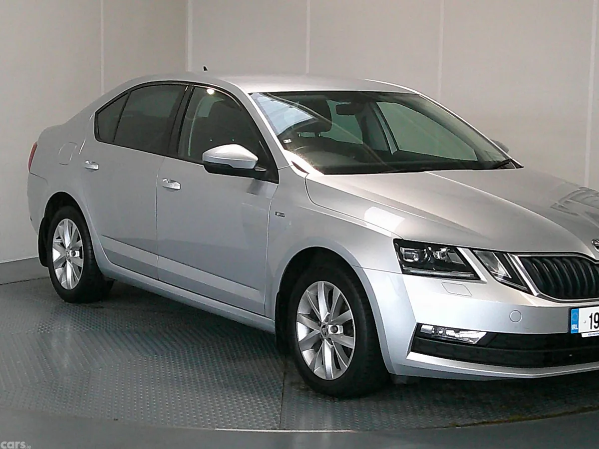 Skoda Octavia Saloon, Diesel, 2019, Grey