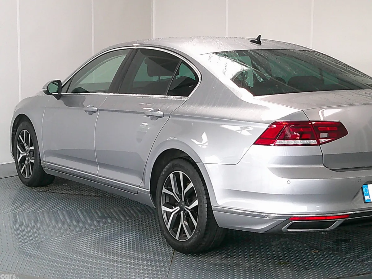 Volkswagen Passat Saloon, Diesel, 2022, Grey