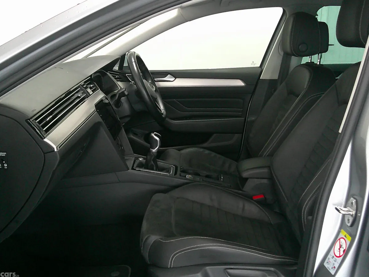 Volkswagen Passat Saloon, Diesel, 2022, Grey