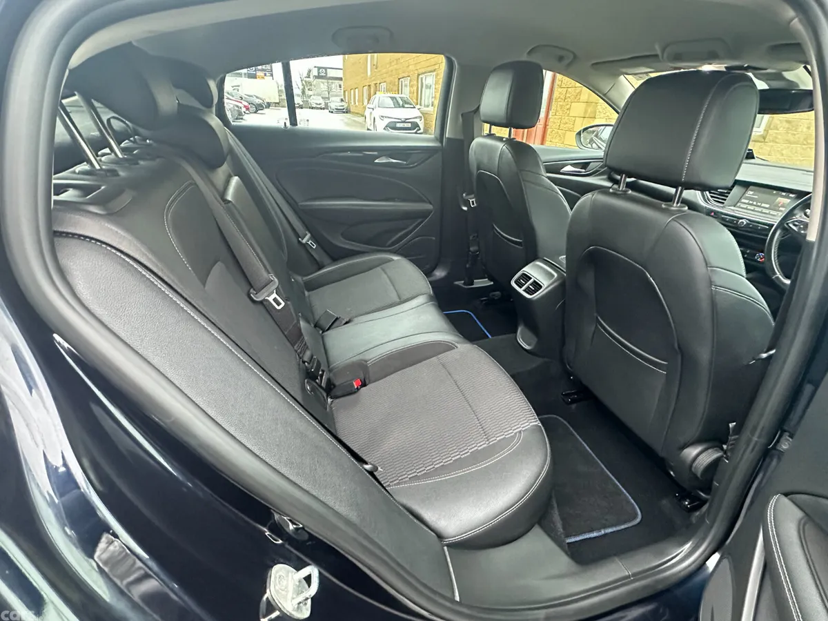 Opel Insignia Hatchback, Diesel, 2021, Blue