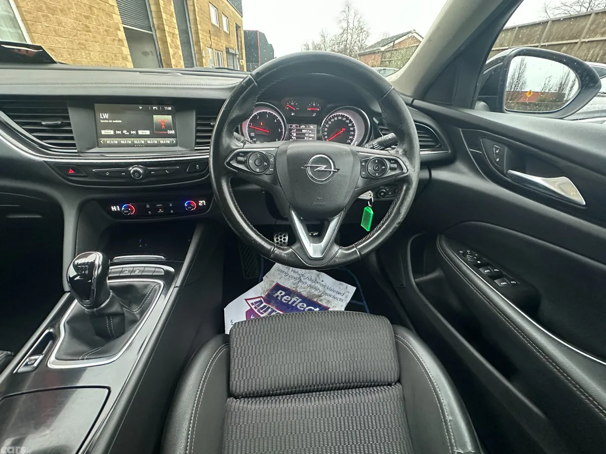 Opel Insignia Hatchback, Diesel, 2021, Blue